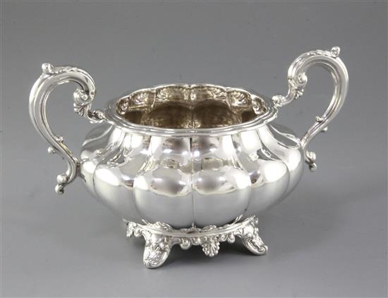 A William IV Irish silver sugar bowl, Width to handles 8 ¾”/225mm Weight 5 ¼”/135mm Weight: 16.7oz/474grms